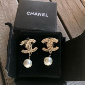 2017 CHANEL CC Pearl Drop Earrings